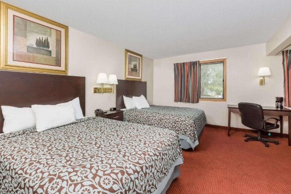 Days Inn & Suites by Wyndham Des Moines Airport image 12