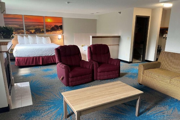 Days Inn & Suites by Wyndham Des Moines Airport image 17
