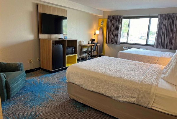 Days Inn & Suites by Wyndham Des Moines Airport image 21