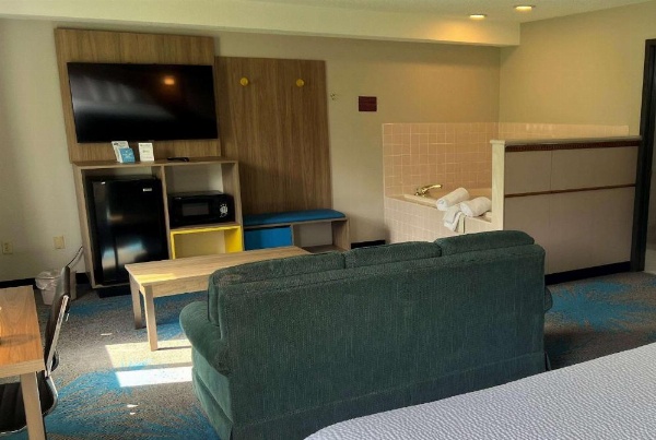 Days Inn & Suites by Wyndham Des Moines Airport image 22