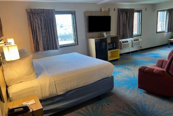 Days Inn & Suites by Wyndham Des Moines Airport image 28