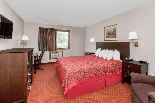 Days Inn & Suites by Wyndham Des Moines Airport image 5