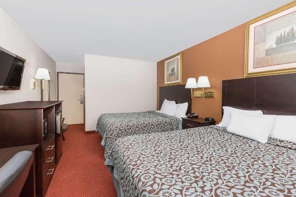 Days Inn & Suites by Wyndham Des Moines Airport image 7
